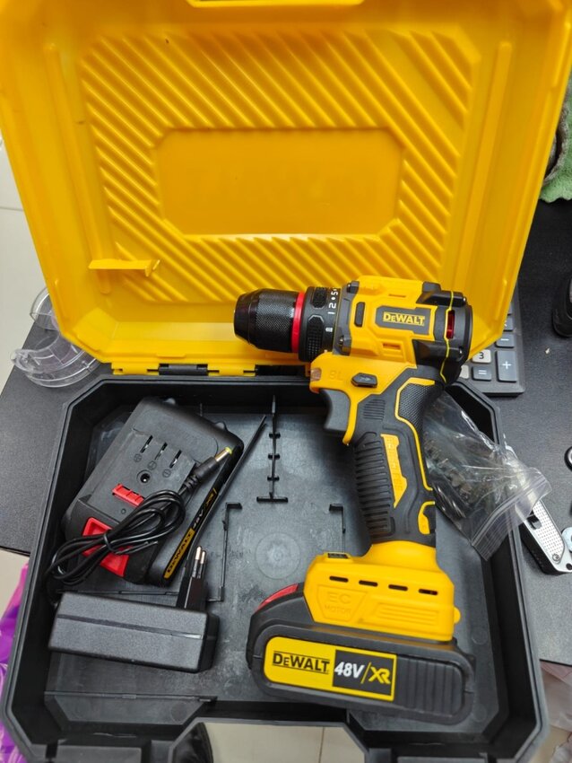 Шуруповерт DeWalt