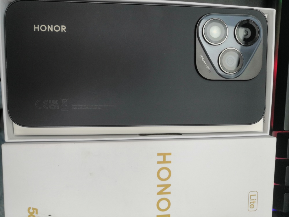 Смартфон Honor 400 Lite