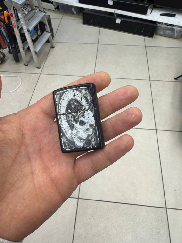 Зажигалка Zippo череп