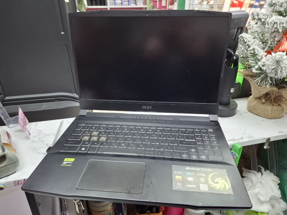 Ноутбук MSI ryzen5(7) rtx 4050