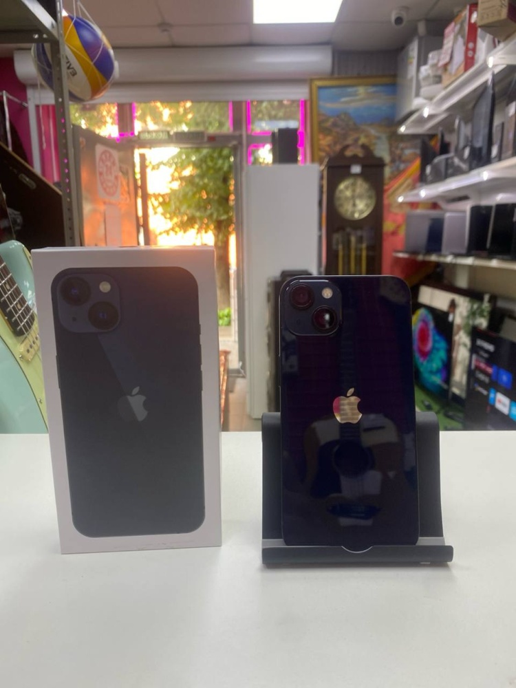 Смартфон iPhone 13 256 Gb