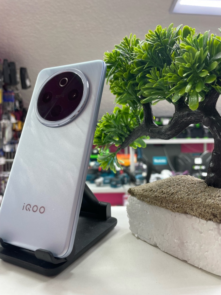 Смартфон Vivo IQOO Z10 5G 8/256