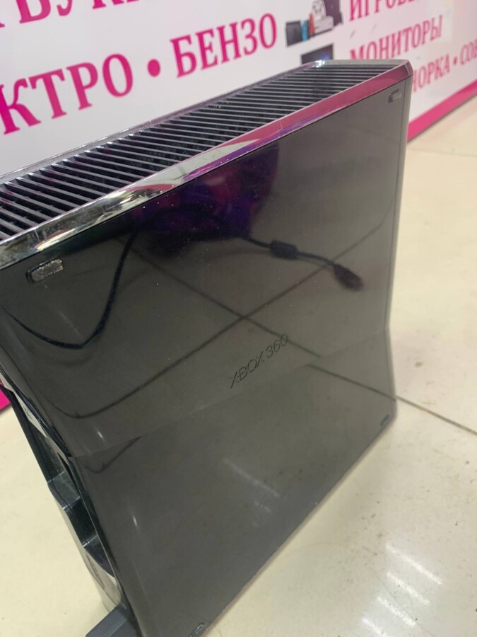 Игровая приставка XBOX 360