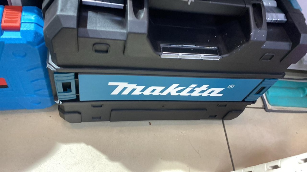 Лазерный уровень makita