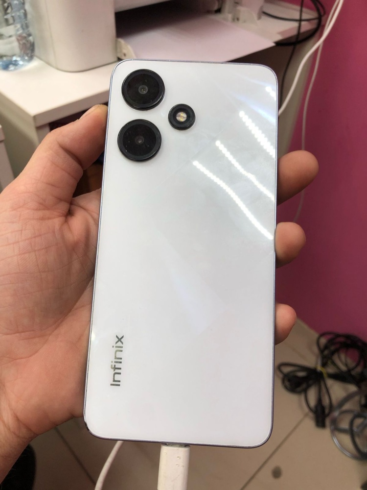 Мобильный телефон Infinix HOT 30I 8\128