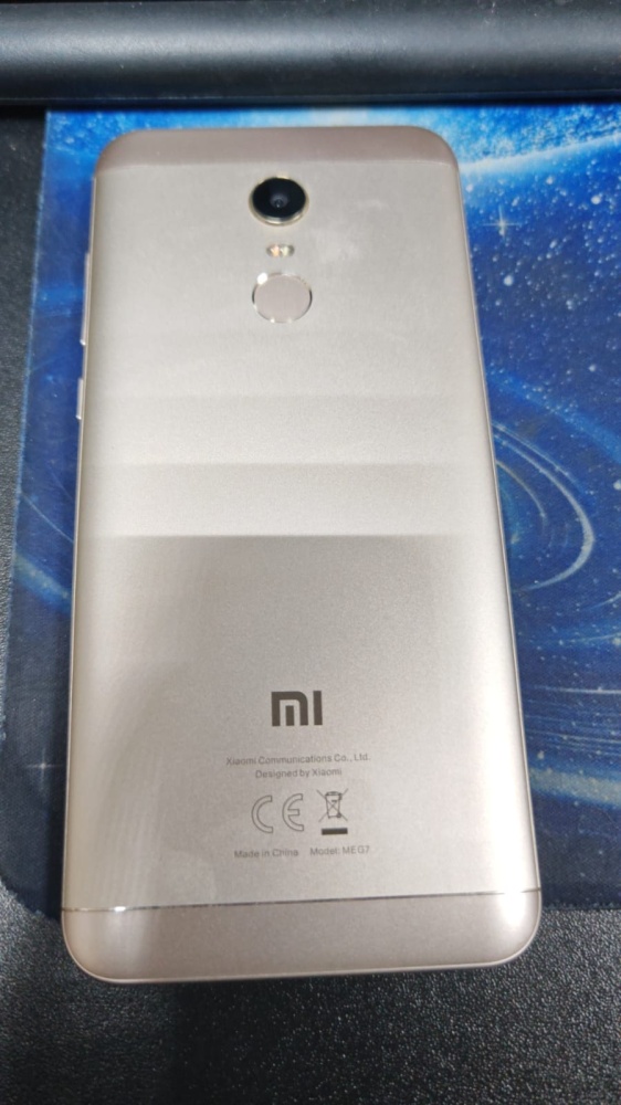 Смартфон Samsung J7 NEO