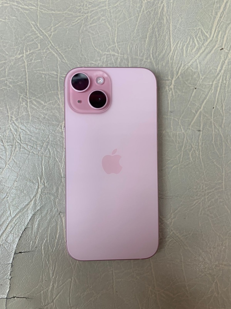 Смартфон iPhone 15