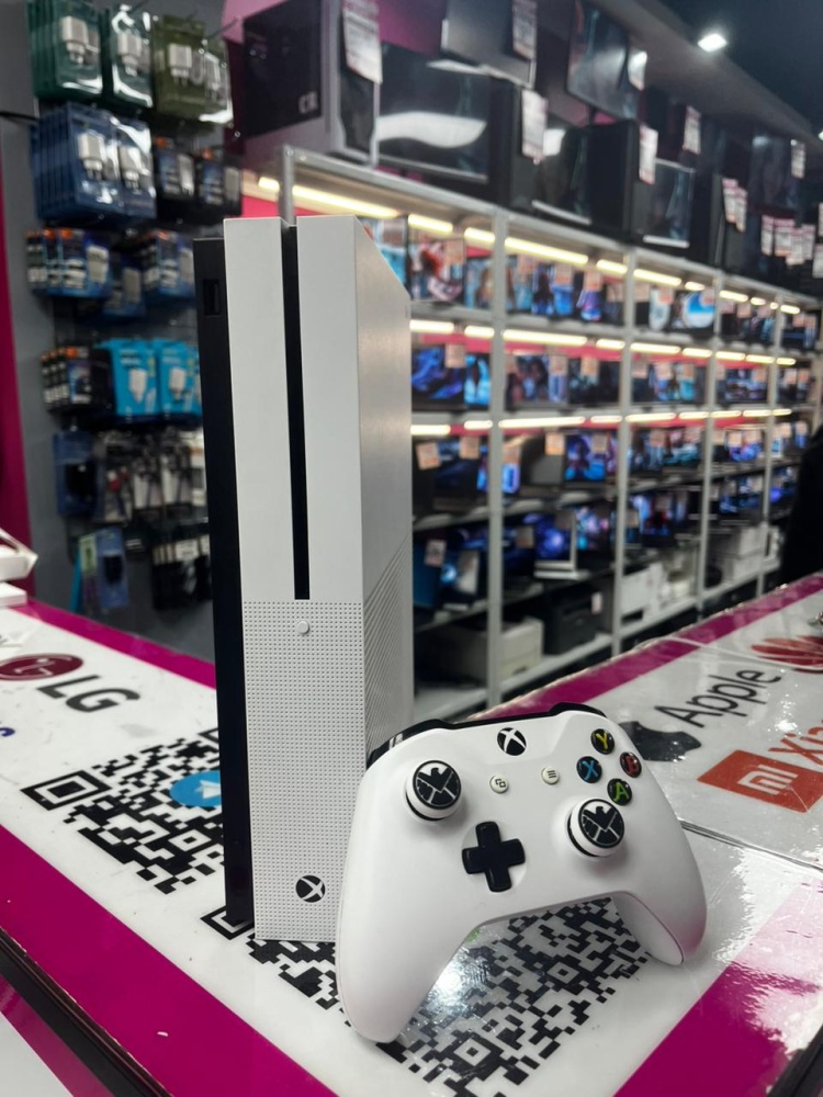 Игровая приставка XBOX ONE S 1T