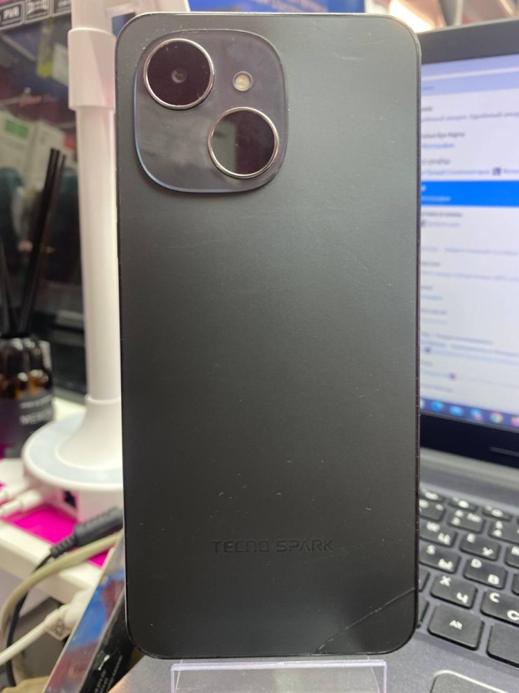 Мобильный телефон Tecno Spark 40C 8\256 гб
