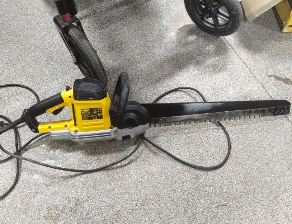 Сабельная пила Dewalt DWE399-QS