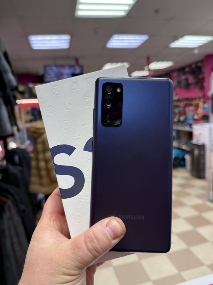 Смартфон Samsung S20 FE 6/128