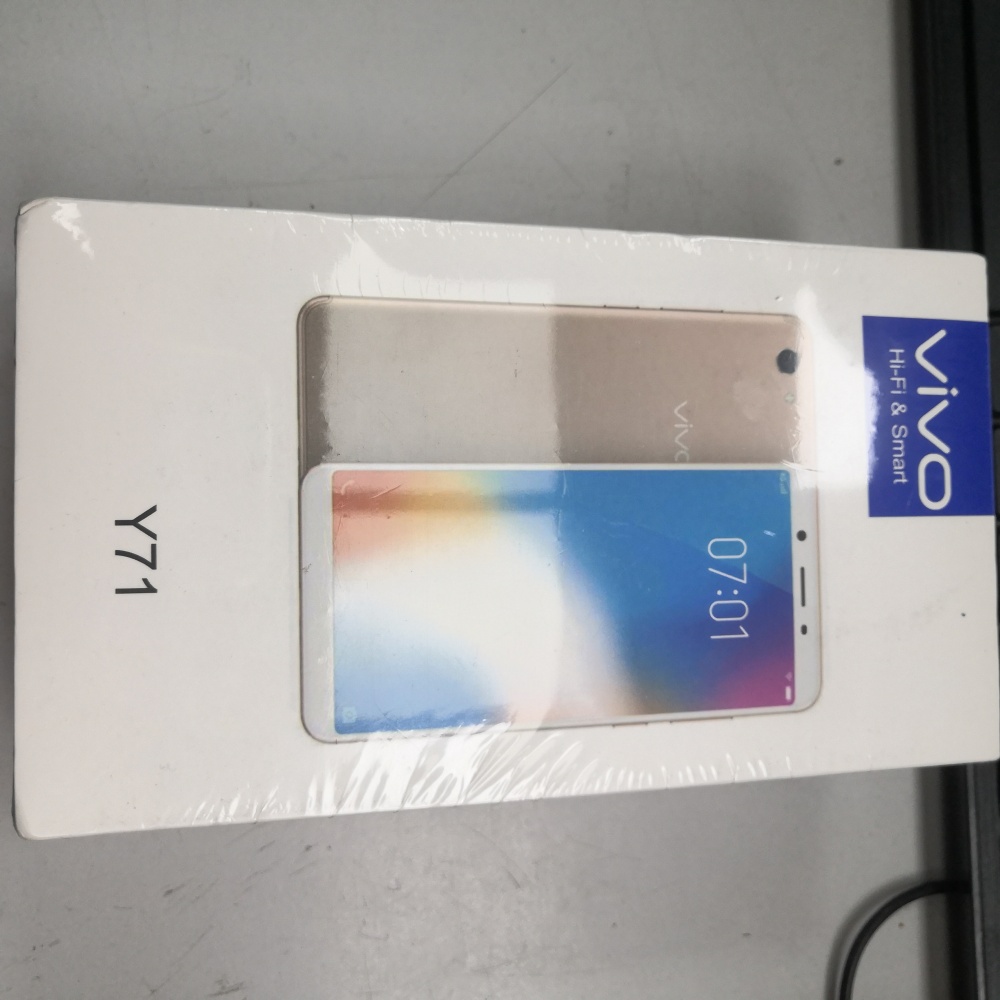 Смартфон Vivo Y71