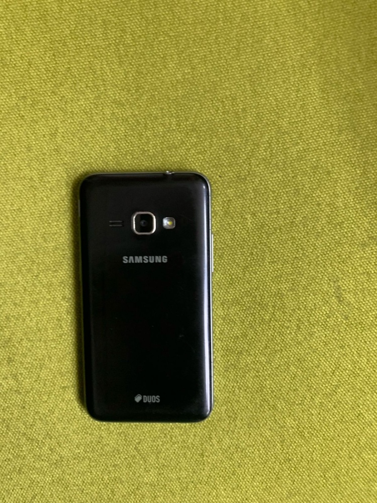 Смартфон Samsung J1 2016