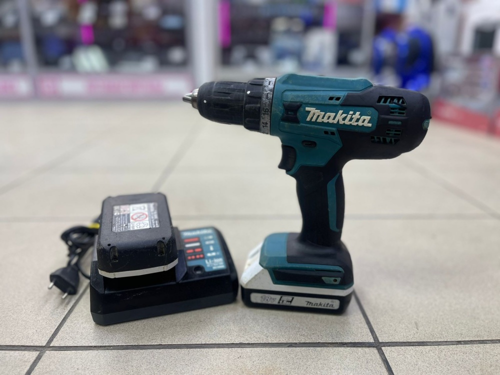 Шуруповерт Makita DF488D