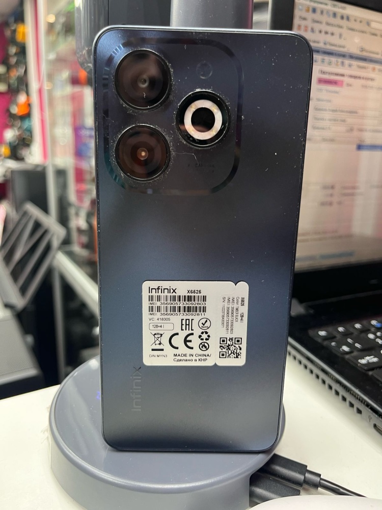 Мобильный телефон Infinix smart 8 4/128