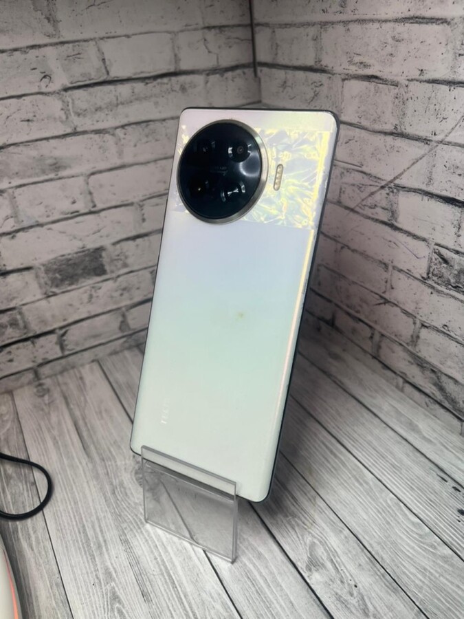 Мобильный телефон Tecno Spark 20 Pro+