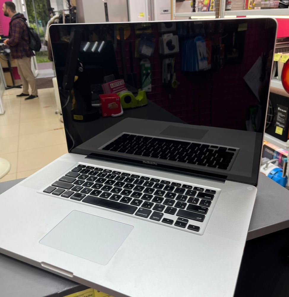 Ноутбук Macbook Pro 2010 17