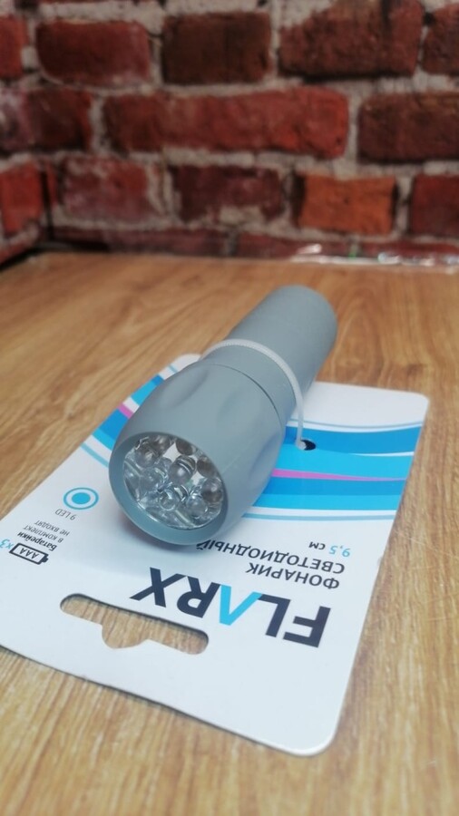 Фонарь светодиодный на батарейках FLARX
