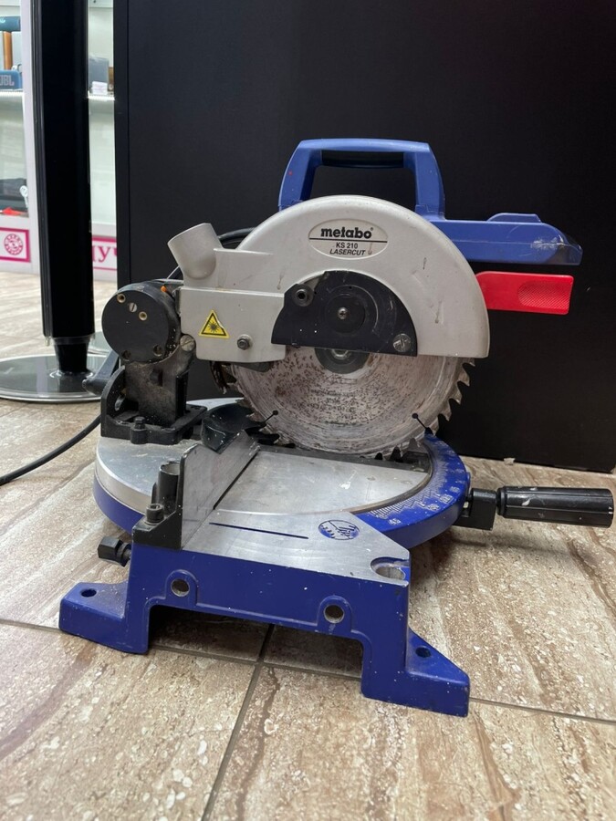 Торцовочная пила Metabo KS 210 lasercut