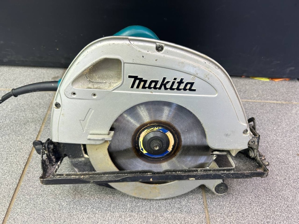 Циркулярная пила Maketa 5704R