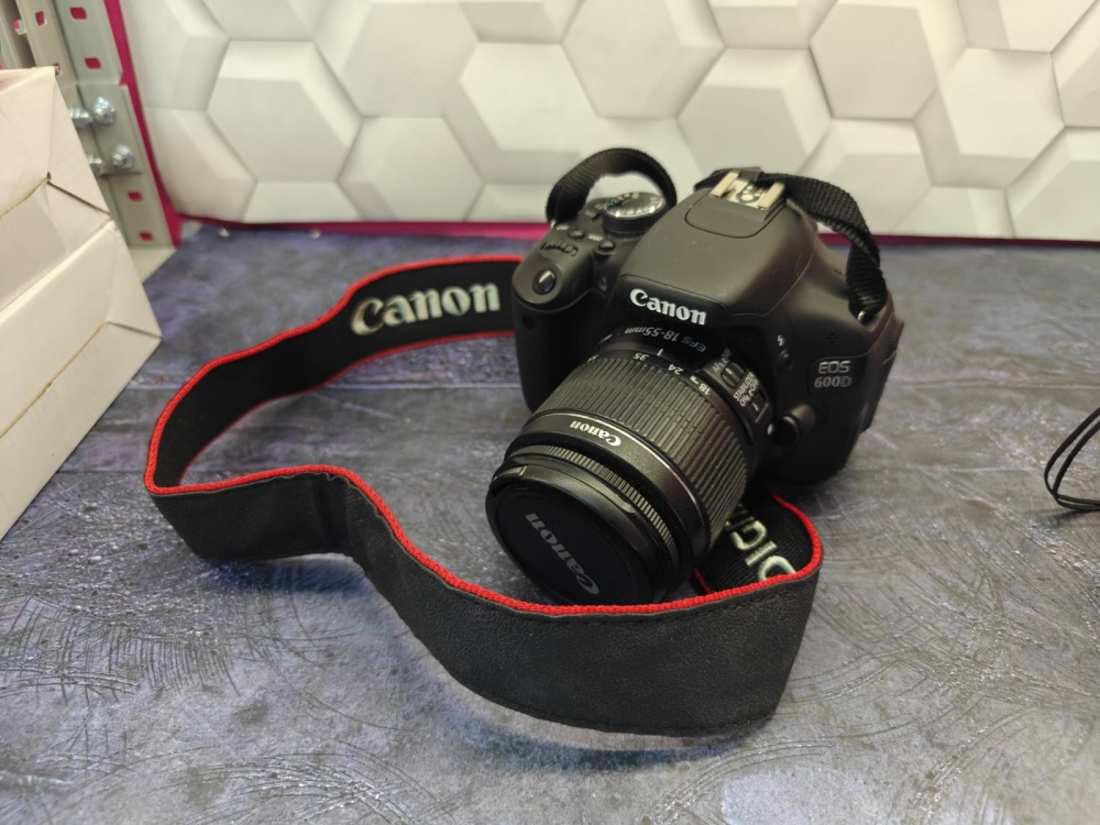 Фотоаппарат Canon EOS 600D