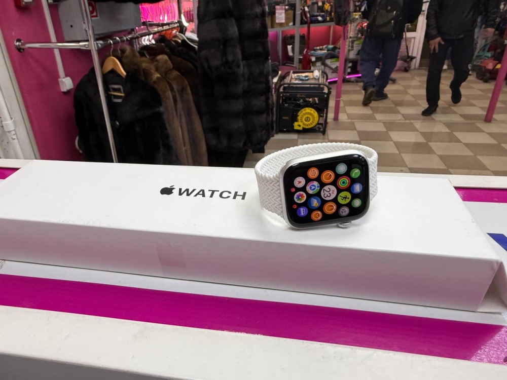 Часы Apple WATCH SE 2024 ГОД 44 ММ