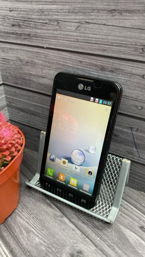 Мобильный телефон LG E455