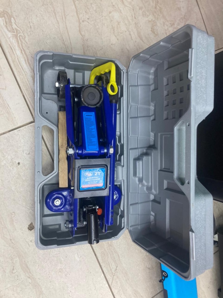 Домкрат подкатной 2 тонны