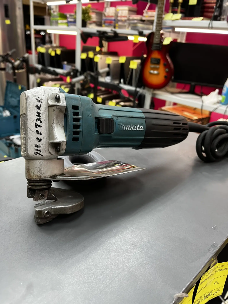 Электроножницы Makita js1602