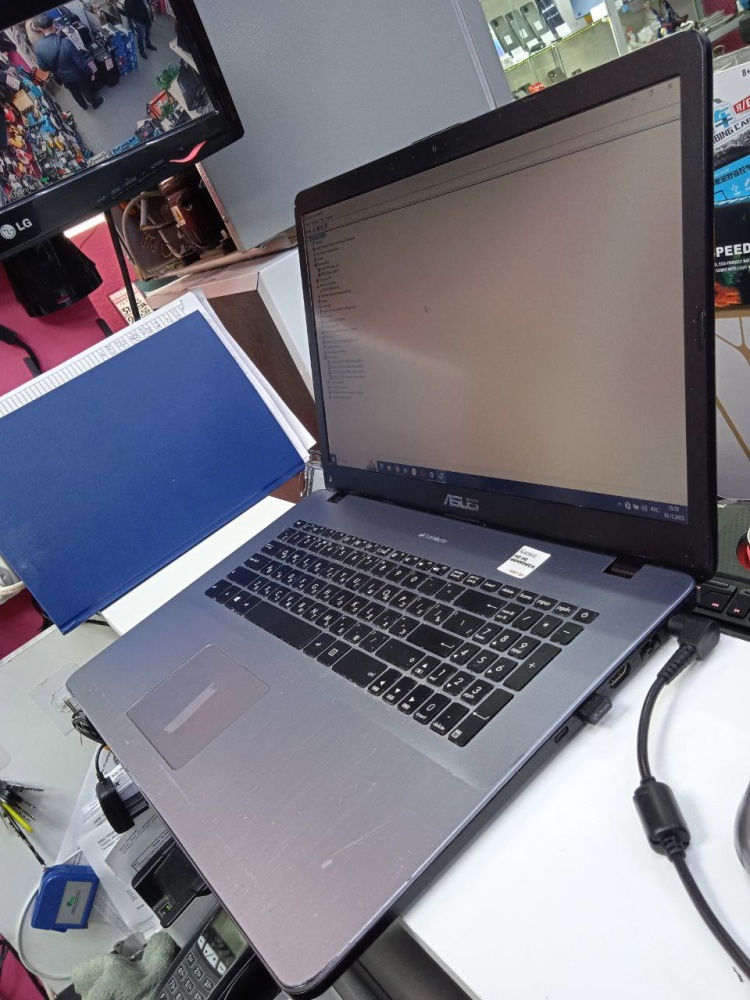 Ноутбук ASUS x705u