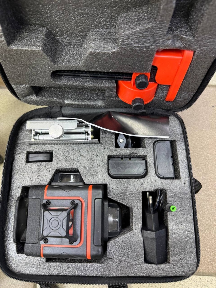 Лазерный уровень AC/DC