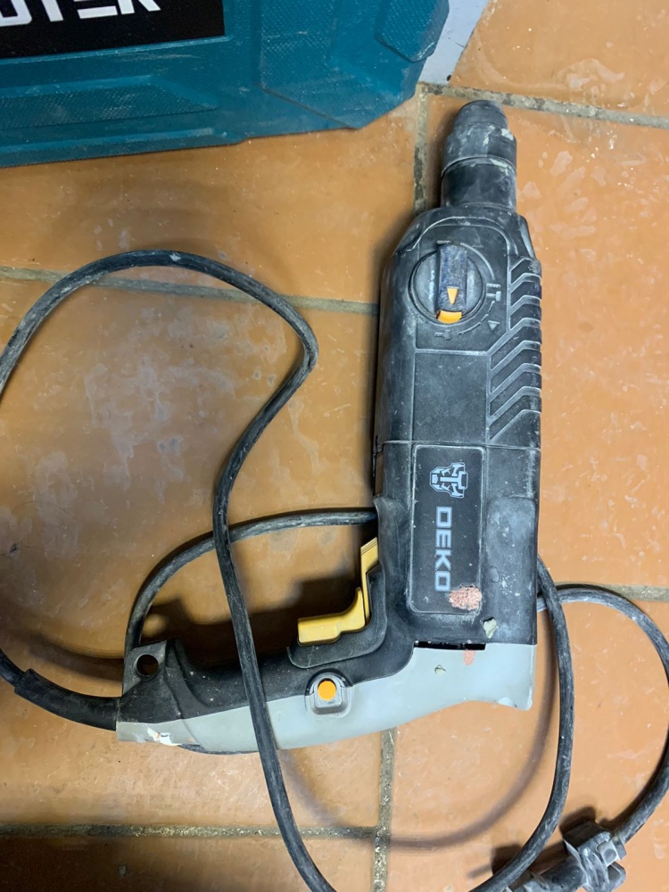 Перфоратор DEKO DKH 850w