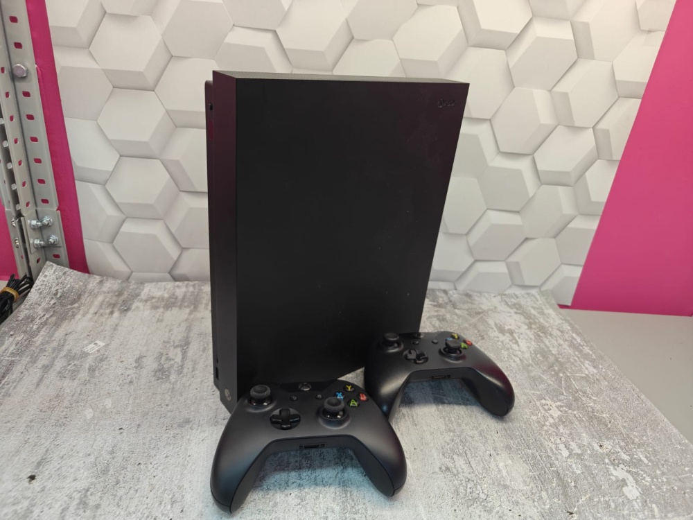 Игровая приставка XBOX ONE X 1TB