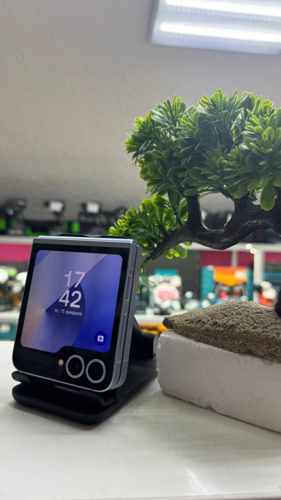 Смартфон Samsung Galaxy Z Flip 6 12/256