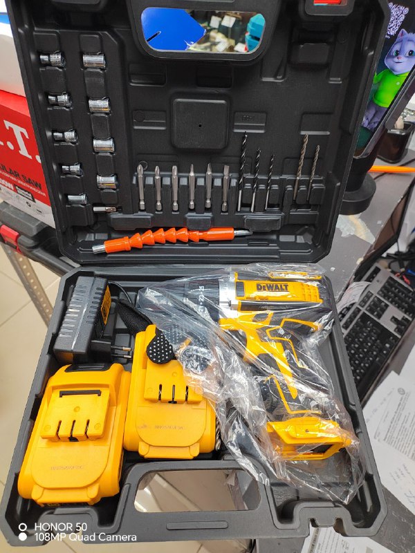 Шуруповерт DeWalt