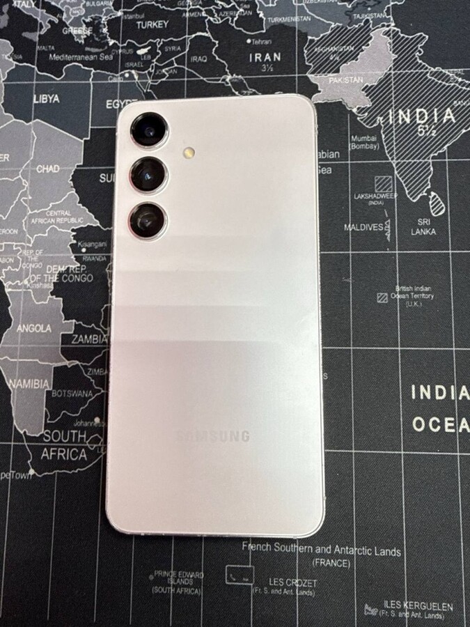 Смартфон Samsung S24 8-/256