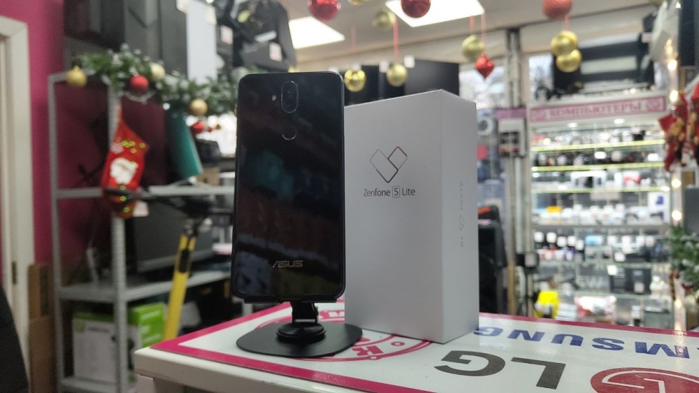 Мобильный телефон ASUS ZaeFone 5lite 4/64
