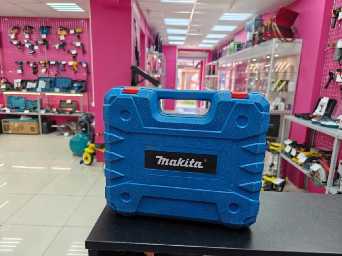 Шуруповерт Makita