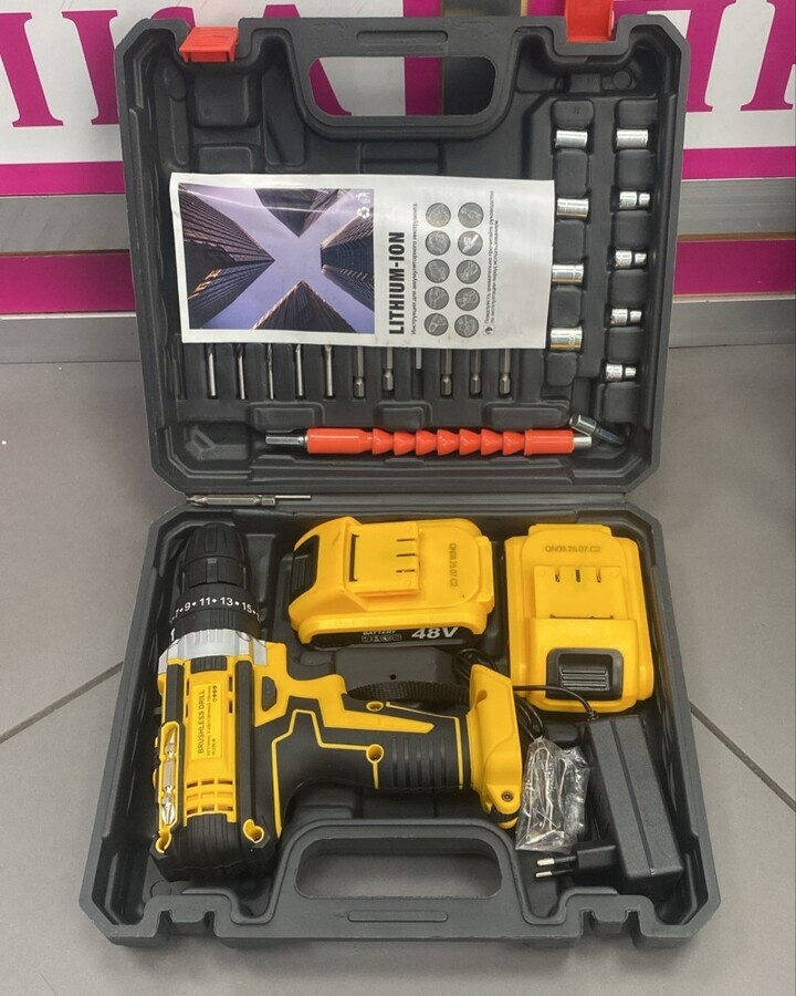 Шуруповерт DW (набор)