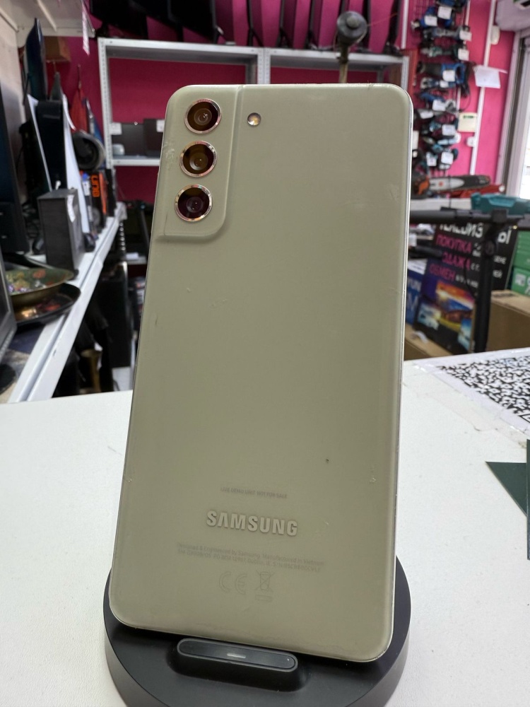 Смартфон Samsung S20 FE 6/128GB