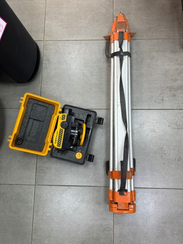 Нивелир оптический CST/berger + штатив