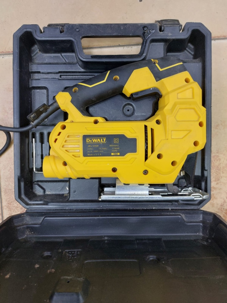 Лобзик Dewalt 7002