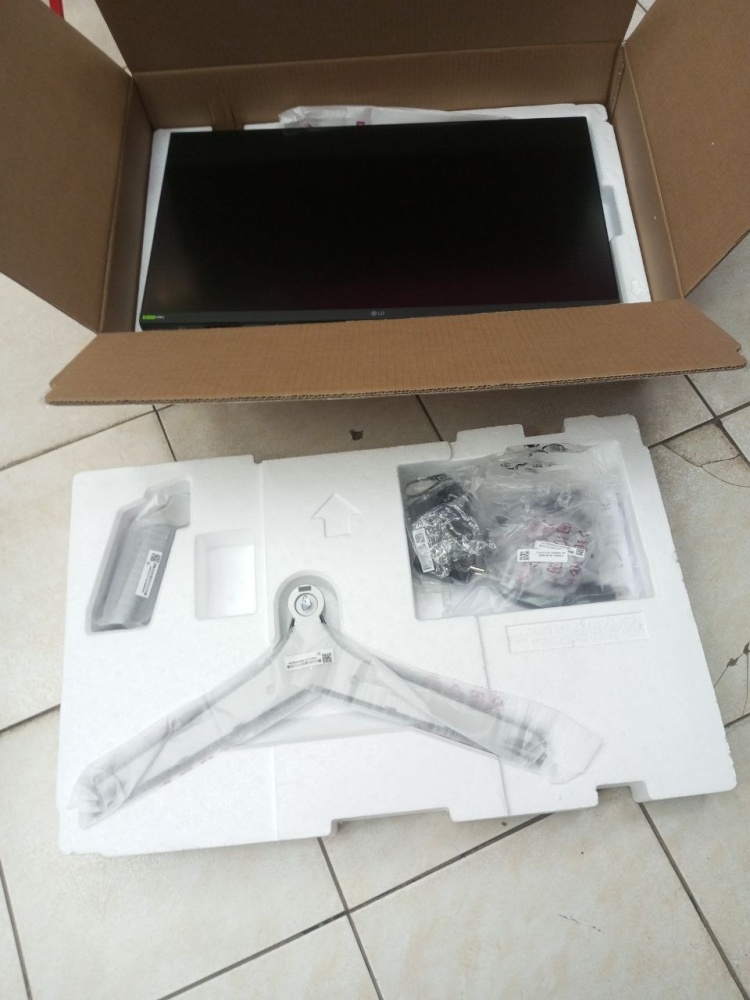 Монитор LG UltraGear 27gn60r