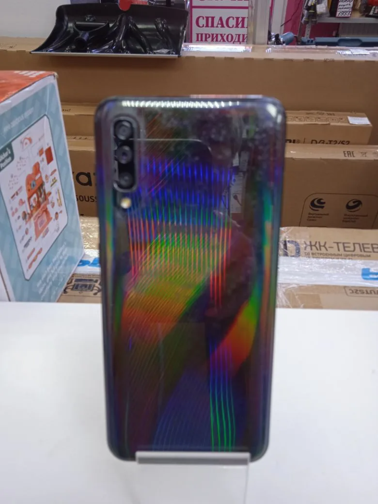 Смартфон Samsung A50 .64 гб