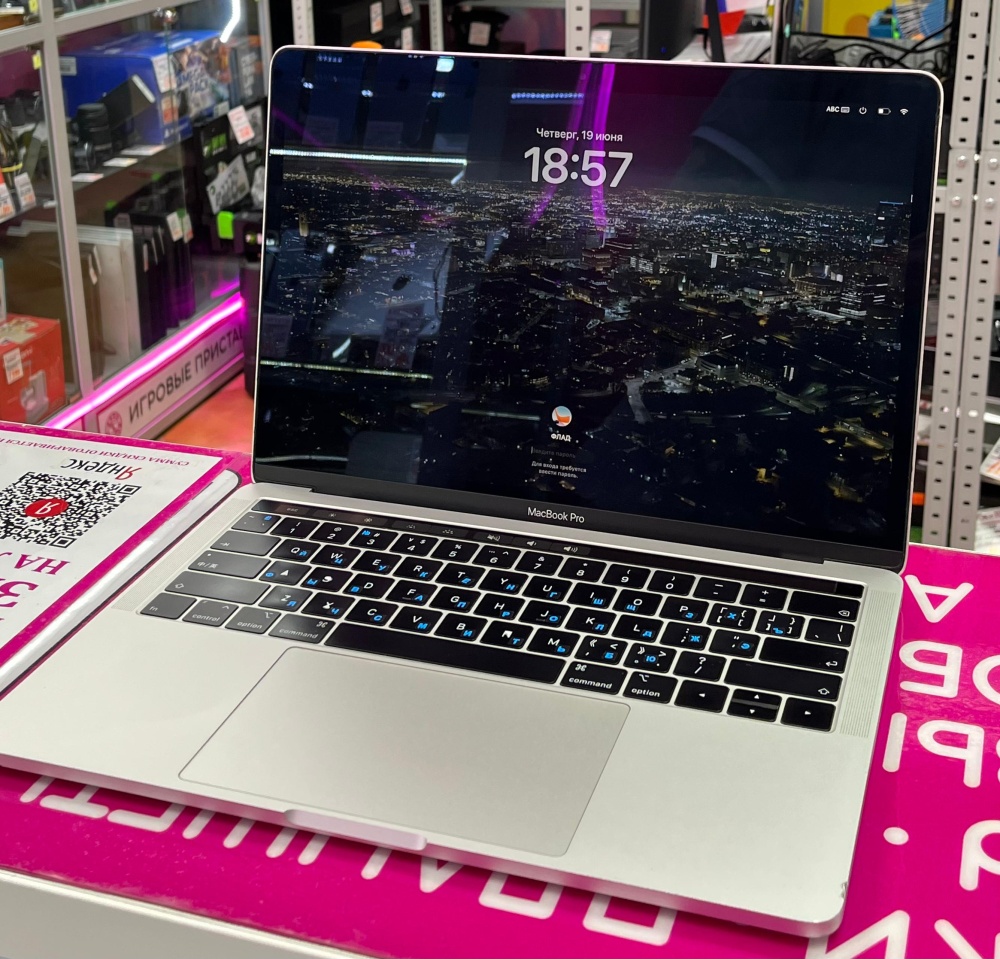 Ноутбук Macbook Pro i5/8/250gb A2159