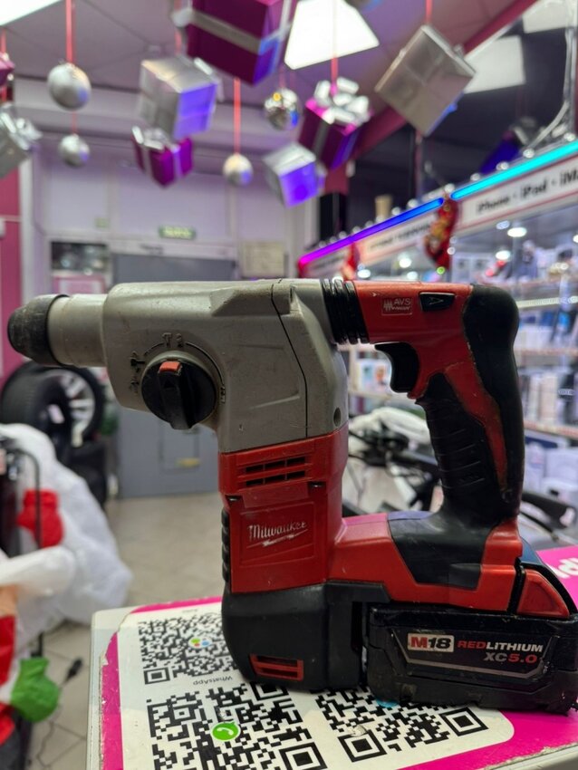 Перфоратор Milwaukee