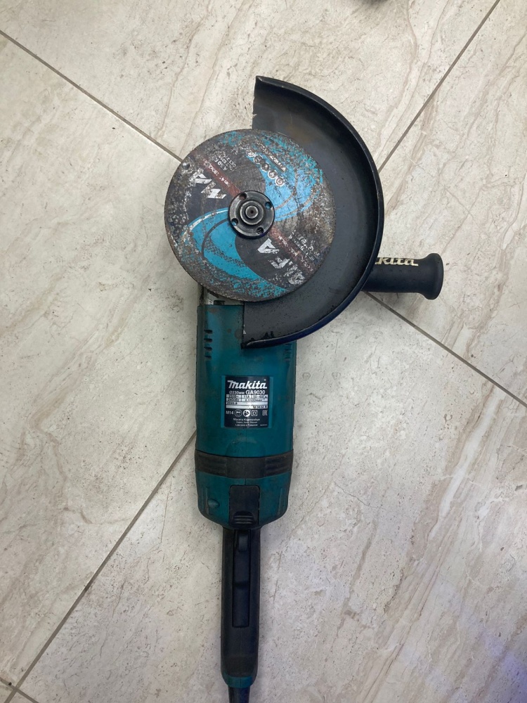 УШМ MAKITA GA9030