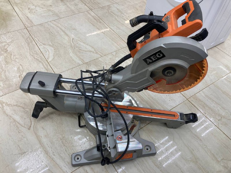 Торцовочная пила AEG PS254L