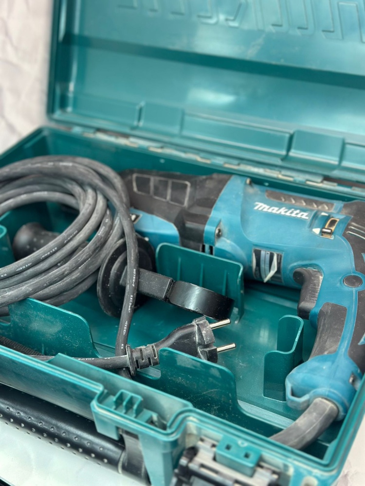 Перфоратор Makita HR2630