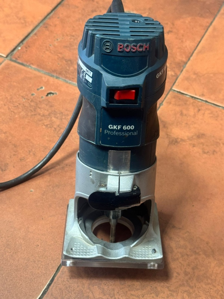 Фрезер Bosch GKF600